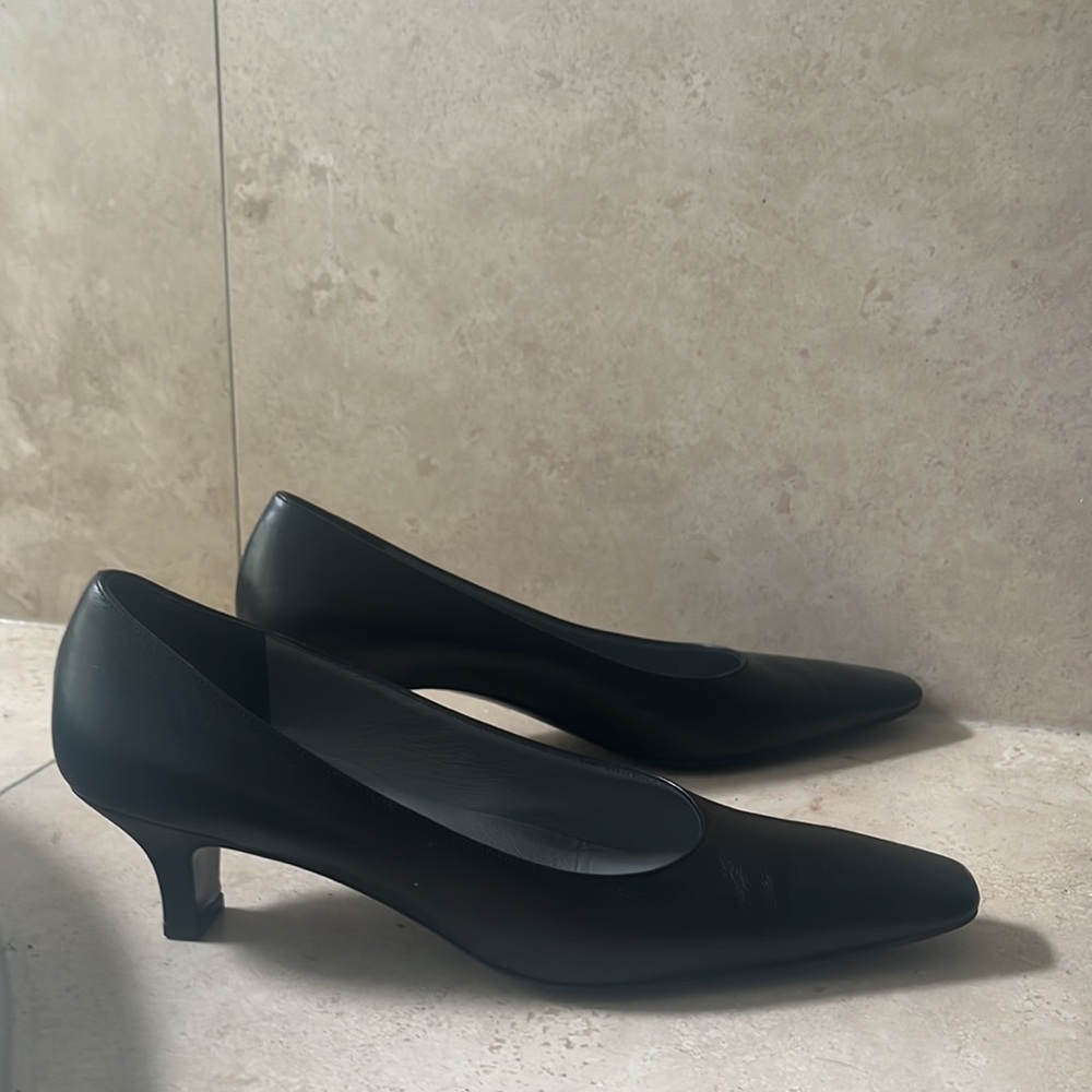 Amalfi by Rangoni black leather kitten heels. Made in Italy. Great condition.